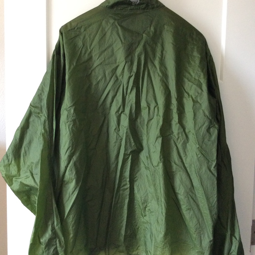 Mountain Hardware Ultralight Soft Shell/Windbreak… - image 2